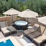 Vellum Luxury Living Отель 2*