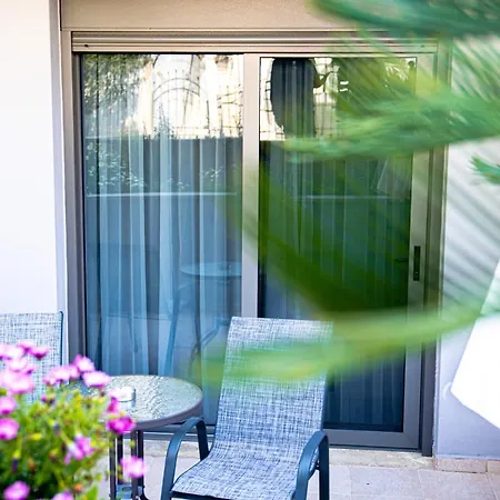 Ξενοδοχείο Vellum Luxury Living 2*