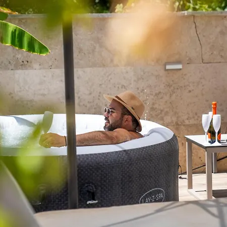 Ξενοδοχείο Vellum Luxury Living 2*