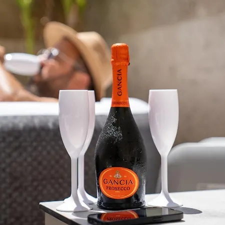 Vellum Luxury Living Ξενοδοχείο 2*